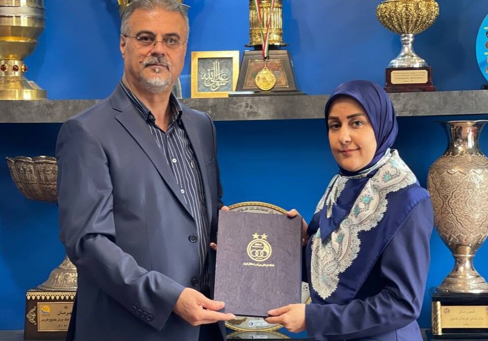 استقلال اسیر جنسیت زدگی؛ استقلال برای دکمه اش «کت» می دوزد! استقلال اسیر جنسیت زدگی؛ استقلال برای دکمه اش «کت» می دوزد!