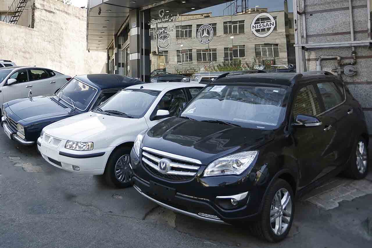 نوسان در بازار خودرو؛ این خودروی مونتاژی سایپا ۹۰ میلیون تومان ارزان شد |  جدول قیمت ها