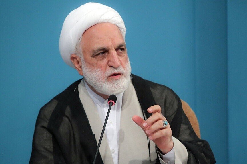 رئیس قوه قضاییه: قطعاً انسان از حق حیات، حق انتخاب و حق آزادی‌های مشروع برخوردار است؛ اما آیا این حقوق به انسان اجازه می‌دهد که مرتکب هر عملی شود؟ / اسلام مشخص و معین کرده است که چنانچه میان حقوق فرد و جامعه تعارض ایجاد شد باید به چه نحوی عمل کرد / کسی که وقعی برای قانون قائل نیست، باید مجازات شود