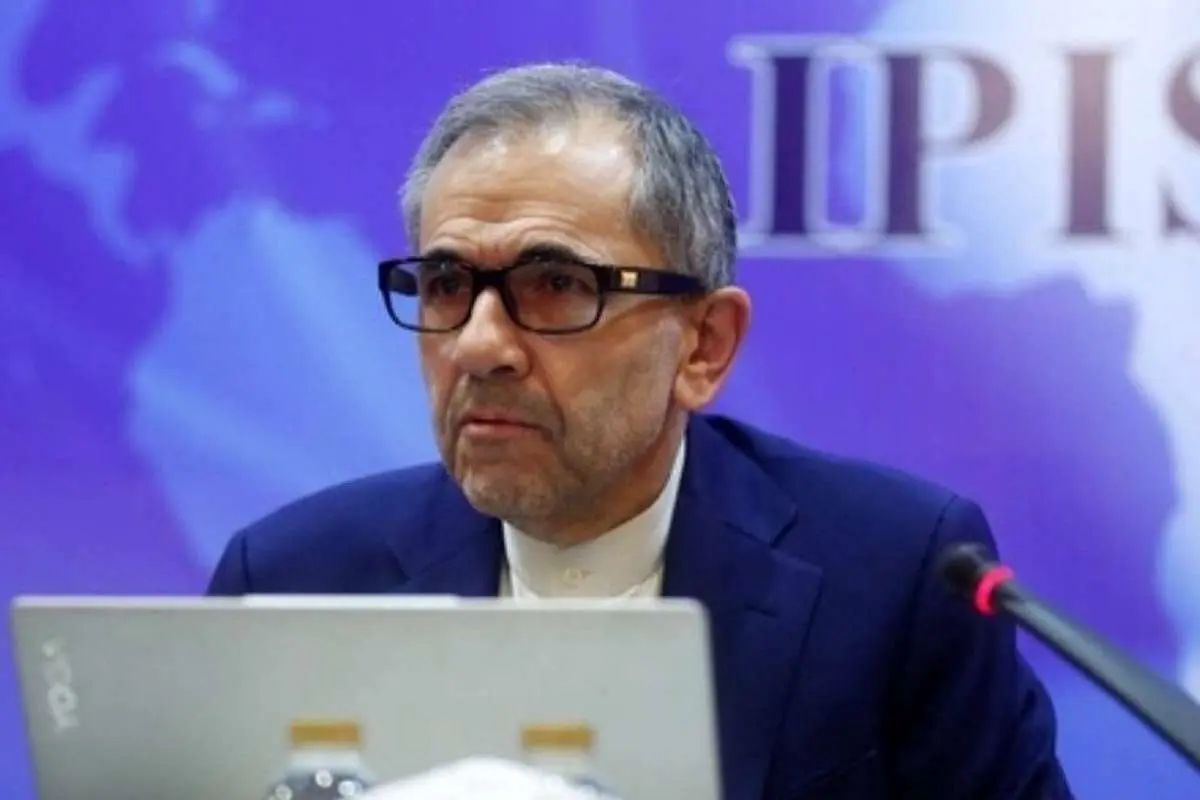 تخت روانچی، معاون سیاسی وزیر خارجه: آمریکایی‌ها مذاکرات را در خارج از اتاق‌های مذاکره و از طریق رسانه‌ها انجام داده‌اند؛ ما با این موضوع مخالف هستیم؛ باید ببینیم که آیا در محل مذاکرات هم همین روش را دنبال می‌کنند یا خیر/ طرف مقابل، برخی مواقع در خارج از گفت‌وگوها، یک چیزی می‌گفت و در داخل آن، سخن دیگری مطرح می‌کرد/ پیش‌بینی آینده واقعاً سخت است و نمی‌توانیم بگوییم که چگونه خواهد شد