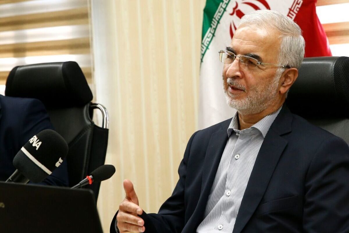 وزیر کشور: احتمال افزایش تعداد فوتیهای حادثه بندر شهید رجایی وجود دارد/ در ساعت ۱۲:۰۴ دقیقه روز حادثه، شعله کوچکی مشاهده شد که هنوز علت آن مشخص نیست؛ پس از آن، آتش بهتدریج گسترش یافت و ظرف یک دقیقه، حریق به کانتینرهای اطراف سرایت کرد و انفجاری رخ داد/ علل احتمالی مانند عدم رعایت نکات ایمنی، ضعف در پدافند غیرعامل یا اظهار نادرست مواد قابل اشتعال، در حال بررسی است وزیر کشور: احتمال افزایش تعداد فوتیهای حادثه بندر شهید رجایی وجود دارد/ در ساعت ۱۲:۰۴ دقیقه روز حادثه، شعله کوچکی مشاهده شد که هنوز علت آن مشخص نیست؛ پس از آن، آتش بهتدریج گسترش یافت و ظرف یک دقیقه، حریق به کانتینرهای اطراف سرایت کرد و انفجاری رخ داد/ علل احتمالی مانند عدم رعایت نکات ایمنی، ضعف در پدافند غیرعامل یا اظهار نادرست مواد قابل اشتعال، در حال بررسی است