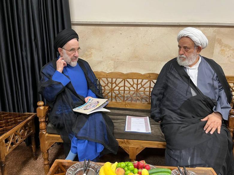 شیخ حسین انصاریان درباره دیدار اخیرش با سیدمحمد خاتمی: من آدم آزادی هستم؛ از ابتدا هم جزو هیچ دارو دسته ای نبودم / می گویند بابت این دیدار، من جهنمی هستم؛ پیامبر فرمودند بهشت و جهنم در اختیار پروردگار است / به خاطر حضور دکتر پزشکیان در مجلس عزاداری ام، به من فحاشی کردند؛ مگر باید جلوی در، محکمه انگیزاسیسیون عقاید تشکیل دهم؟