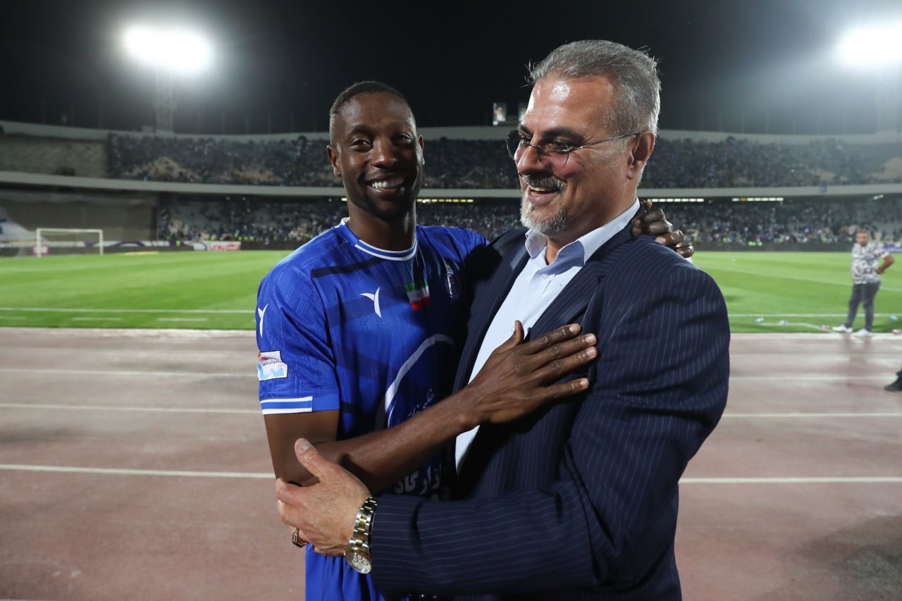 چرخش 360 درجه مدیرعامل استقلال؛ از جذب 5 بازیکن تاپ تا بستن تیمی در شأن آبیها! چرخش 360 درجه مدیرعامل استقلال؛ از جذب 5 بازیکن تاپ تا بستن تیمی در شأن آبیها!