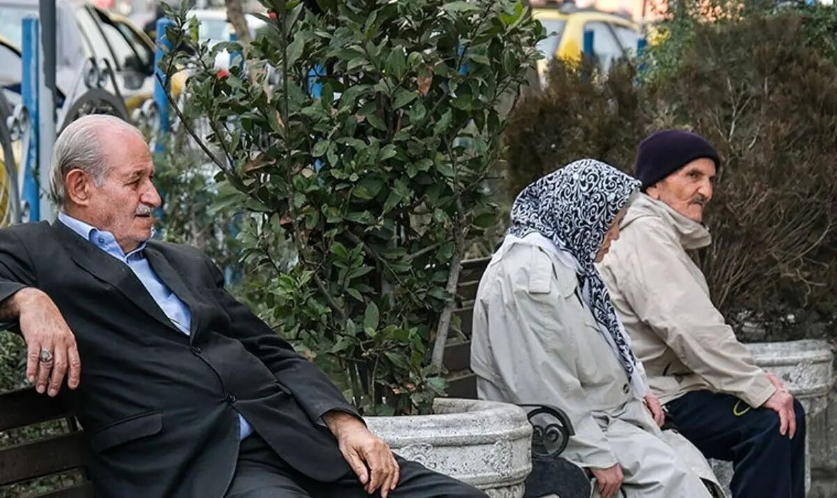 فیش حقوقی خرداد ۱۴۰۴ بازنشستگان کی صادر می‌شود؟