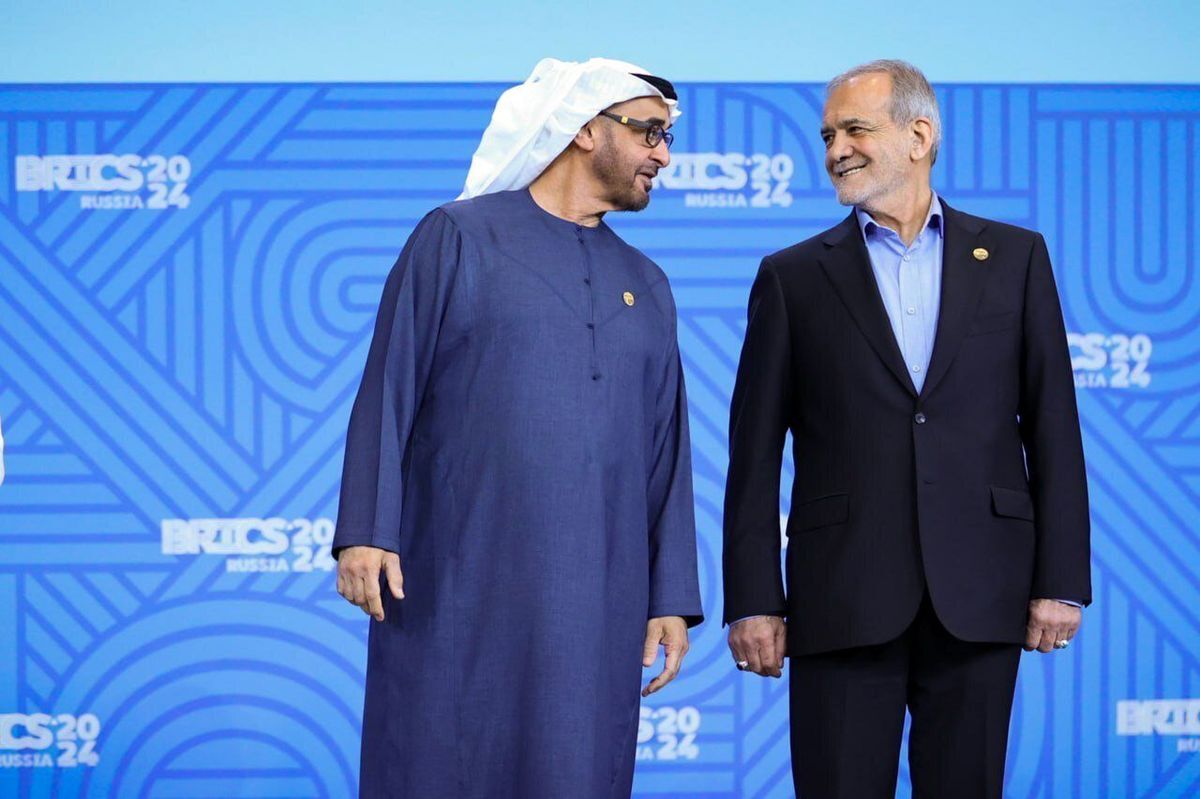 گفت‌وگوی تلفنی رئیس جمهور با رئیس دولت امارات؛ پزشکیان: با تداوم جنایت‌گری اسرائیل و حمایت کشور‌های غربی، منطقه هیچگاه روی صلح و آرامش را نخواهد دید/ شیخ محمد بن زاید: رایزنی‌های گسترده برای کاهش تنش و بازگشت امنیت به منطقه را آغاز کرده‌ایم