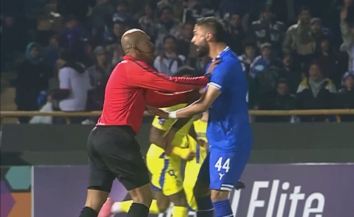 تعیین تکلیف مدافع استقلال قبل از شروع تمرینات تعیین تکلیف مدافع استقلال قبل از شروع تمرینات