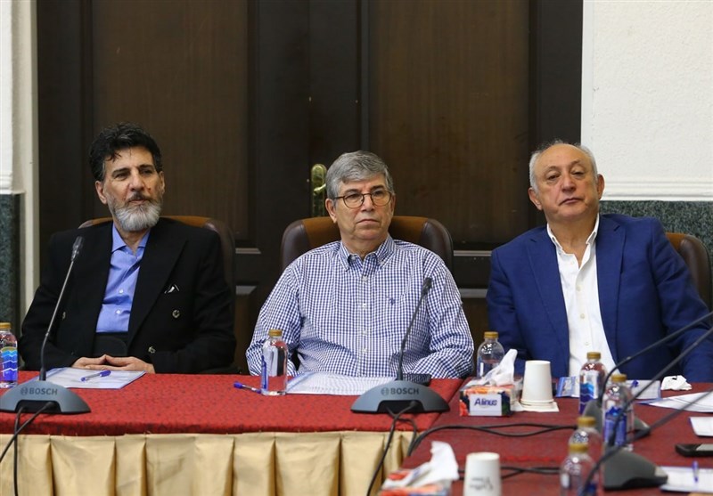 1404012410121068032570364