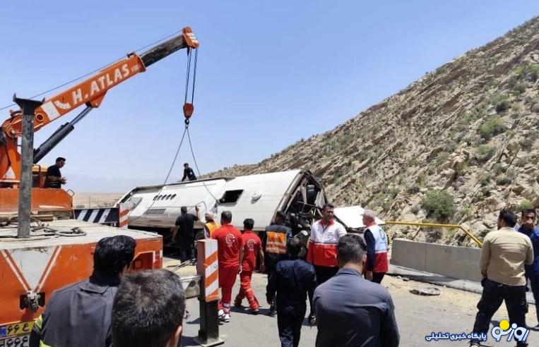 ۲۱ فوتی و ۲۵ مصدوم در واژگونی اتوبوس در جاده فیروزآباد – کوار استان فارس