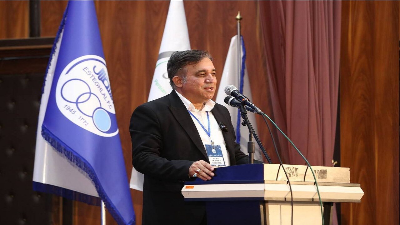 تاجرنیا: استقلال ۲ بازیکن دیگر جذب می‌کند