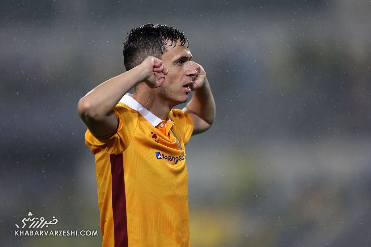 استقلال روی ستاره آلبانیایی دست گذاشت استقلال روی ستاره آلبانیایی دست گذاشت