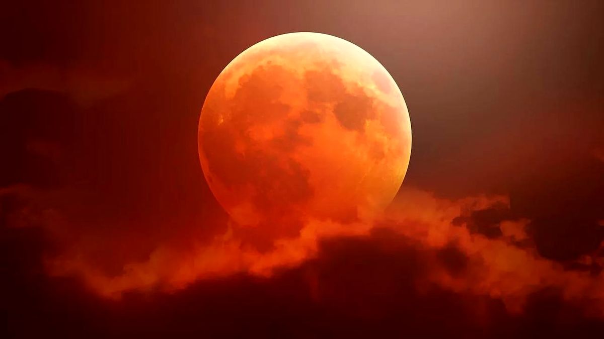 ساعت دقیق ماه گرفتگی ۱۶ شهریور ۱۴۰۴؛ ماه خونین امشب را از دست ندهید