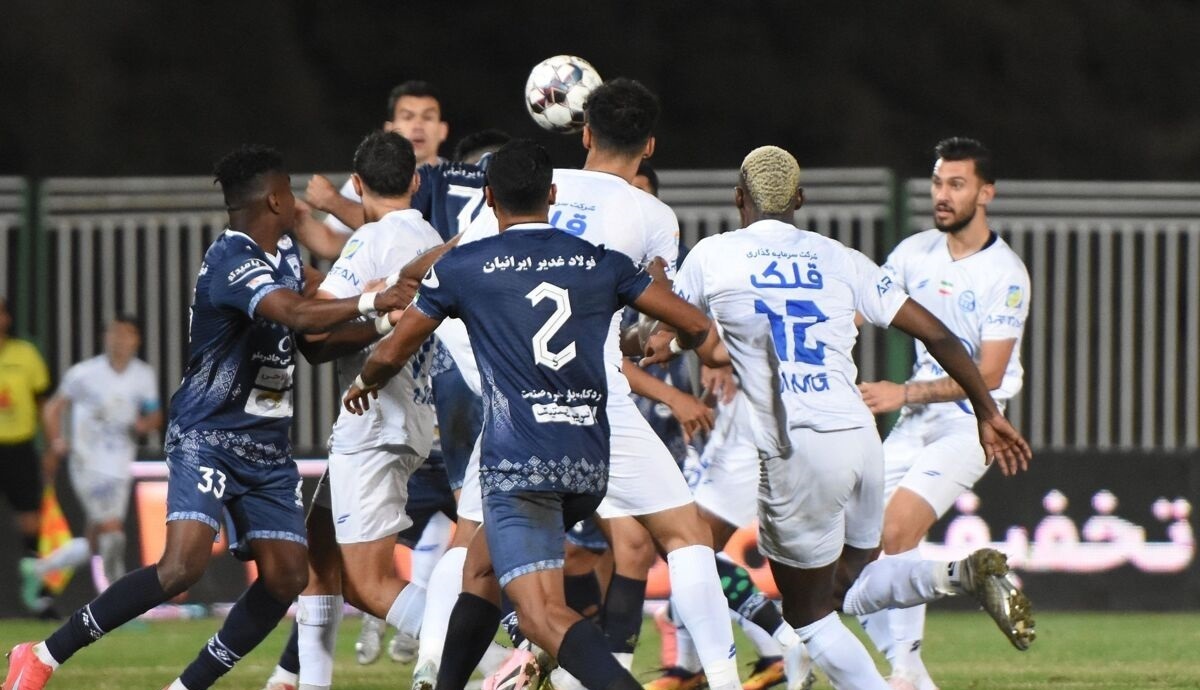 حنیف عمرانزاده: نمک روی زخم هواداران استقلال بزنم؟ حنیف عمرانزاده: نمک روی زخم هواداران استقلال بزنم؟