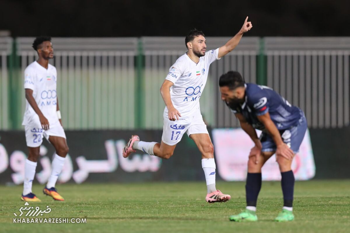 یک استقلالی تختی را به نوکمپ تبدیل کرد یک استقلالی تختی را به نوکمپ تبدیل کرد