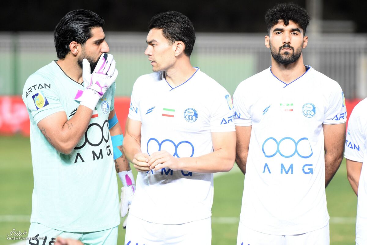 در رختکن اتفاق افتاد؛ تذکر کادر فنی استقلال به رستم آشورماتوف! در رختکن اتفاق افتاد؛ تذکر کادر فنی استقلال به رستم آشورماتوف!