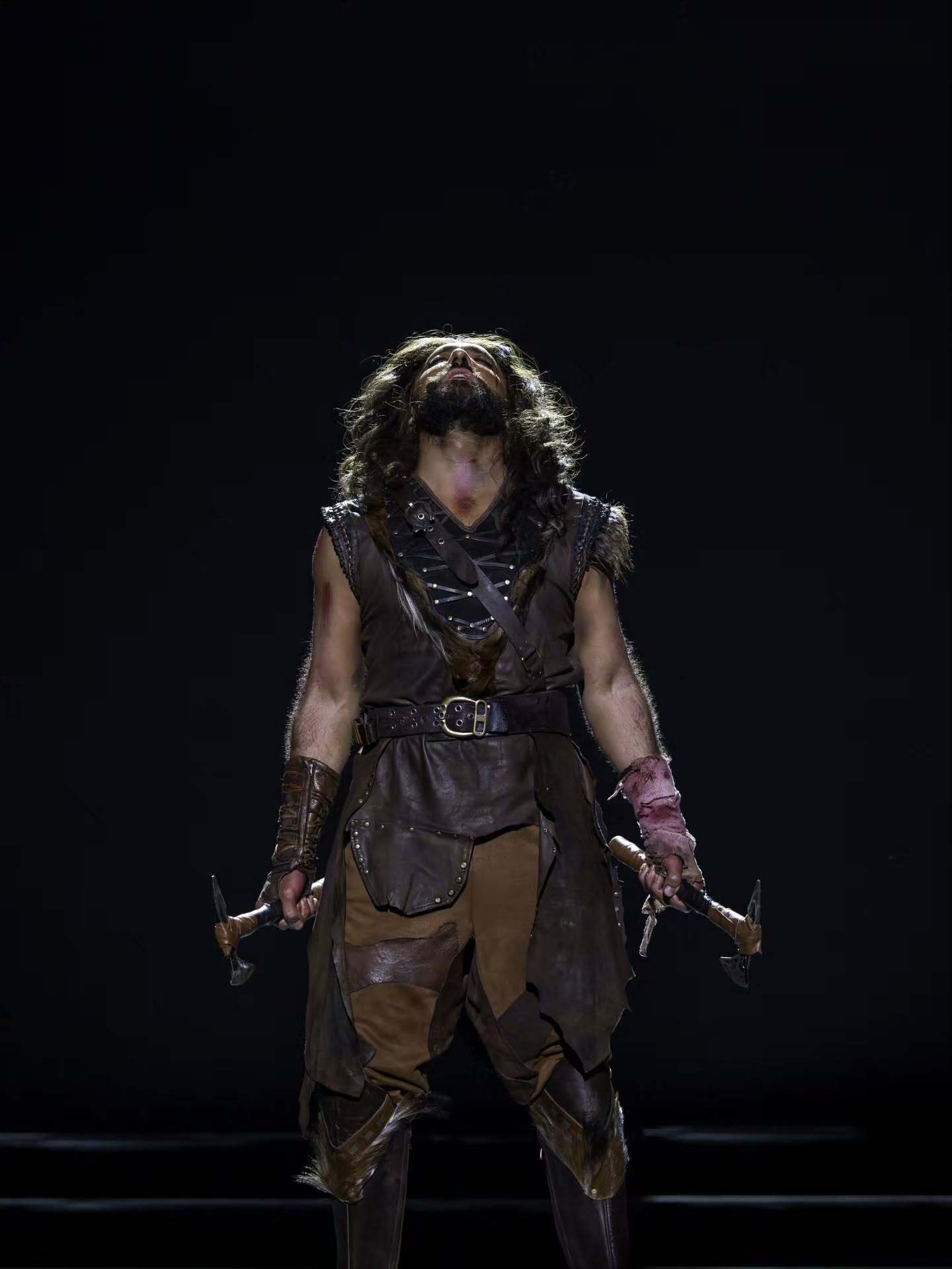 بهرام رادان، بازیگر و هنرمند مطرح سینمای ایران در اجرای نمایش سی صد