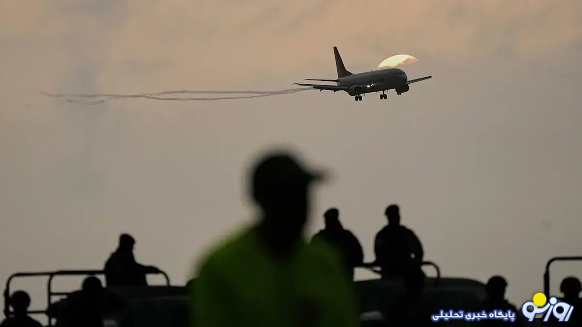 گزارش نیویورک تایمز از اخراج پناهجویان ایرانی توسط آمریکا بادستوپابسته و کتکخورده گزارش نیویورک تایمز از اخراج پناهجویان ایرانی توسط آمریکا بادستوپابسته و کتکخورده