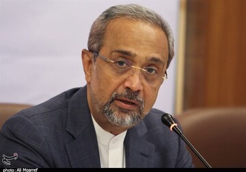 تفسیر نهاوندیان از پیام خاطرات جهانگیری درباره مناظرههای ۹۶ و ۱۴۰۰ در کتاب در اندیشه ایران/ تاریخ اقتصادی ایران «تاریخ اشتباهات مکرر» است تفسیر نهاوندیان از پیام خاطرات جهانگیری درباره مناظرههای ۹۶ و ۱۴۰۰ در کتاب در اندیشه ایران/ تاریخ اقتصادی ایران «تاریخ اشتباهات مکرر» است