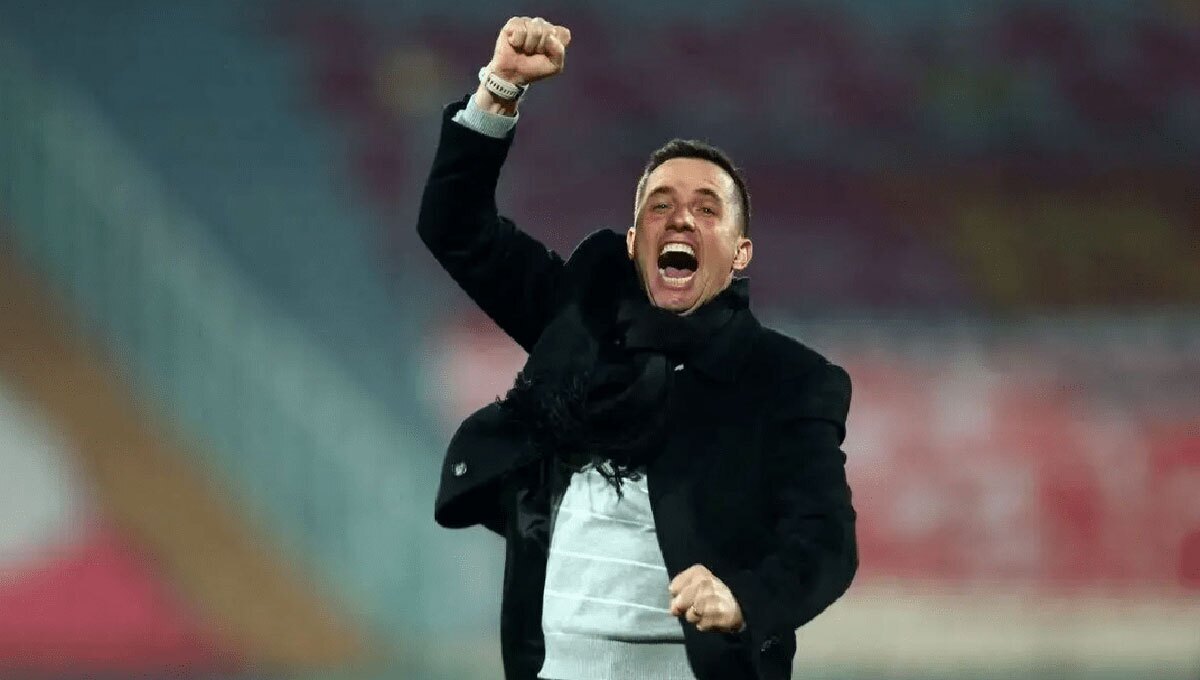 اوسمار ویرا برای نشستن روی نیمکت پرسپولیس در بازی تراکتور وارد ایران میشود اوسمار ویرا برای نشستن روی نیمکت پرسپولیس در بازی تراکتور وارد ایران میشود