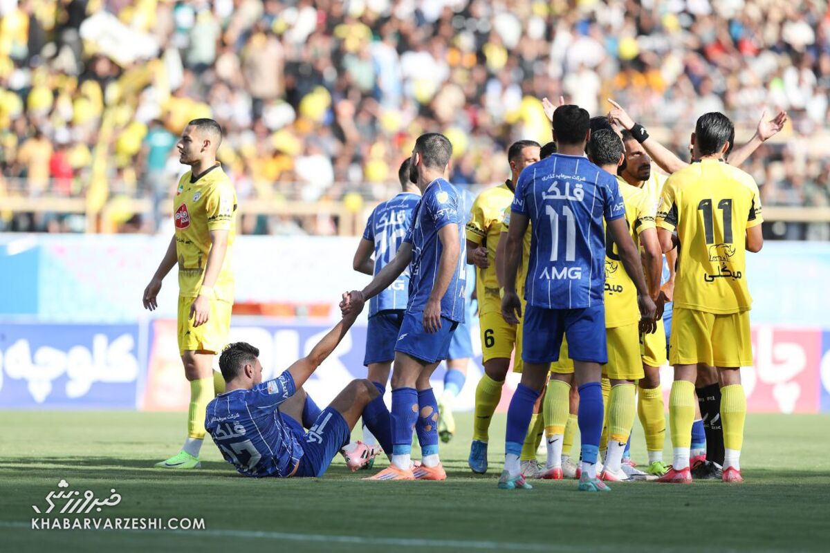 کارشناس داوری پنالتیهای استقلال مقابل فجرسپاسی/ تصمیمات عرب براقی روی صحنههای تاثیرگذار درست بود؟ کارشناس داوری پنالتیهای استقلال مقابل فجرسپاسی/ تصمیمات عرب براقی روی صحنههای تاثیرگذار درست بود؟