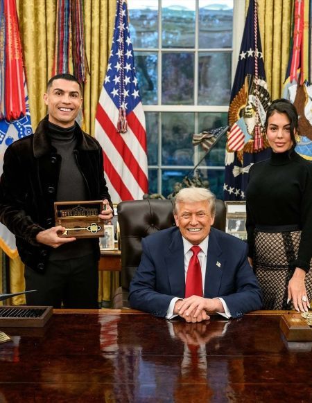 جورجینا رودریگز و رونالد در دفتر کار ترامپ (عکس) جورجینا رودریگز و رونالد در دفتر کار ترامپ (عکس)