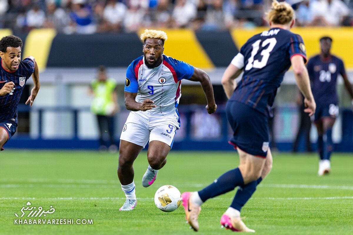 مهاجم استقلال در رقابت با برزیلیها مهاجم استقلال در رقابت با برزیلیها