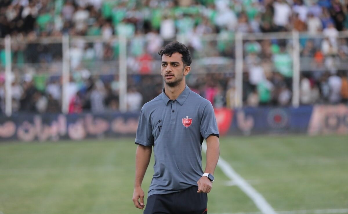 دعوای پرسپولیس و یک باشگاه بر سر ۱۵،۰۰۰،۰۰۰،۰۰۰ تومان/ بازیکن ما را پس بدهید! دعوای پرسپولیس و یک باشگاه بر سر ۱۵،۰۰۰،۰۰۰،۰۰۰ تومان/ بازیکن ما را پس بدهید!