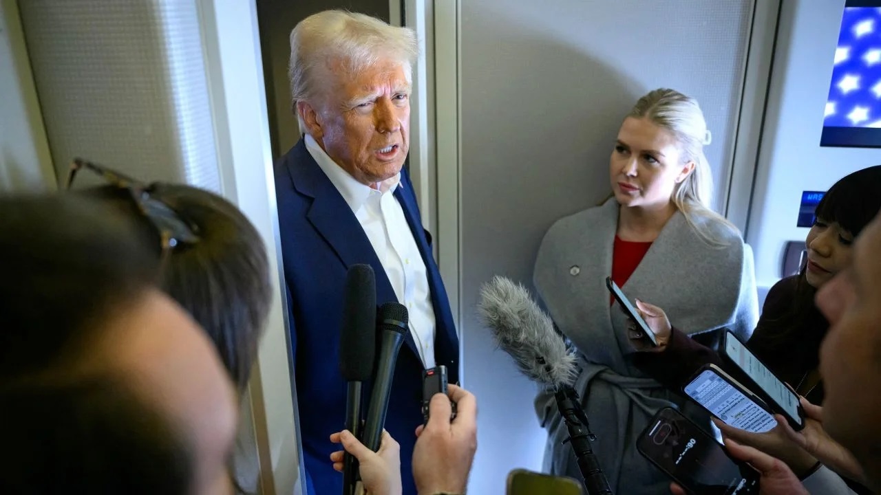 ترامپ: روزهای مادورو به شماره افتاده / بهزودی حملات زمینی را در آمریکای لاتین آغاز خواهیم کرد / این حملات افراد مشخصی را هدف قرار میدهد و لزوماً محدود به ونزوئلا نیست ترامپ: روزهای مادورو به شماره افتاده / بهزودی حملات زمینی را در آمریکای لاتین آغاز خواهیم کرد / این حملات افراد مشخصی را هدف قرار میدهد و لزوماً محدود به ونزوئلا نیست