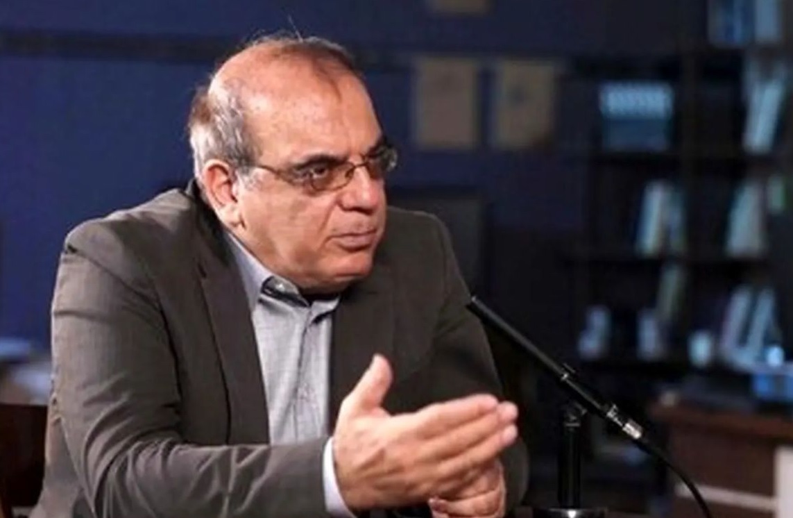 عباس عبدی: افزایش اخیر قیمت بنزین اصلا جدی نبود؛ علتهای دیگری برای اعتراضات وجود داشت / قیمت بنزین در دوره خاتمی ۷ مرتبه افزایش یافت و هیچ اعتراضی هم در پی نداشت، زیرا شکاف دولت و مردم در آن زمان دیده نمیشد / بنزین و گازوییل تقریبا رایگان عرضه میشوند اما دولت این حاتمبخشی را از جیب ملت میکند و نه از جای دیگر عباس عبدی: افزایش اخیر قیمت بنزین اصلا جدی نبود؛ علتهای دیگری برای اعتراضات وجود داشت / قیمت بنزین در دوره خاتمی ۷ مرتبه افزایش یافت و هیچ اعتراضی هم در پی نداشت، زیرا شکاف دولت و مردم در آن زمان دیده نمیشد / بنزین و گازوییل تقریبا رایگان عرضه میشوند اما دولت این حاتمبخشی را از جیب ملت میکند و نه از جای دیگر