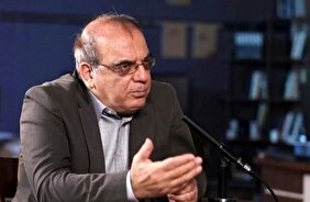 عباس عبدی: افزایش اخیر قیمت بنزین اصلا جدی نبود/ قیمت بنزین در دوره خاتمی ۷ مرتبه افزایش یافت و هیچ اعتراضی هم در پی نداشت