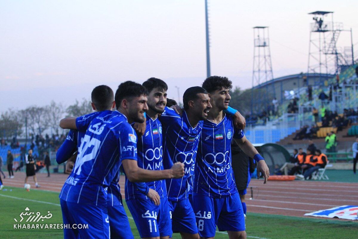 استقلال قبل دربی صدرنشینی را از پرسپولیس گرفت/ سوپرمن ساپینتو علیه VAR و پالتی! استقلال قبل دربی صدرنشینی را از پرسپولیس گرفت/ سوپرمن ساپینتو علیه VAR و پالتی!