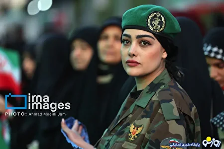 راهپیمایی دختران جان‌فدای ایران/عکس