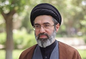 مسئول دیدار‌های دفتر رهبر شهید انقلاب:کشکک پا و کمر و پشت گوش آیت‌الله «سید مجتبی خامنه‌ای» بر اثر موج انفجار آسیب دیده است